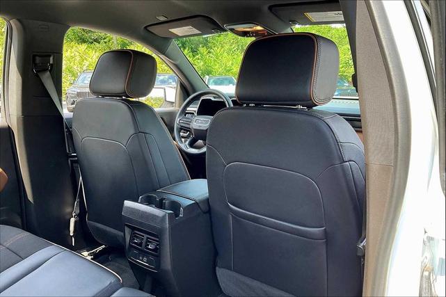Photo of 2023 Summit White GMC Canyon