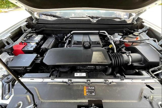 Photo of 2023 Summit White GMC Canyon