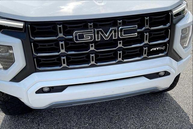 Photo of 2023 Summit White GMC Canyon