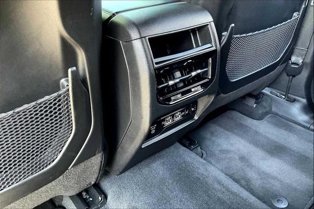 Photo of 2022 Diamond Black Crystal Pearlcoat Jeep Grand Cherokee
