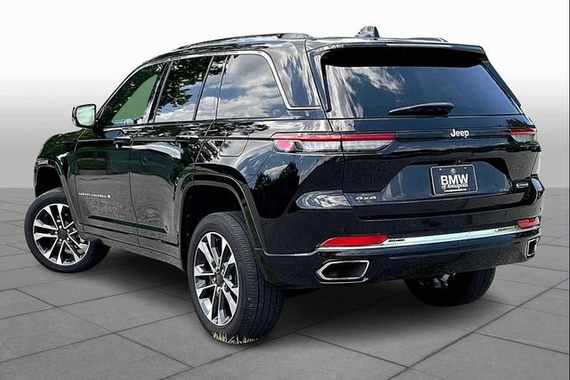 Photo of 2022 Diamond Black Crystal Pearlcoat Jeep Grand Cherokee