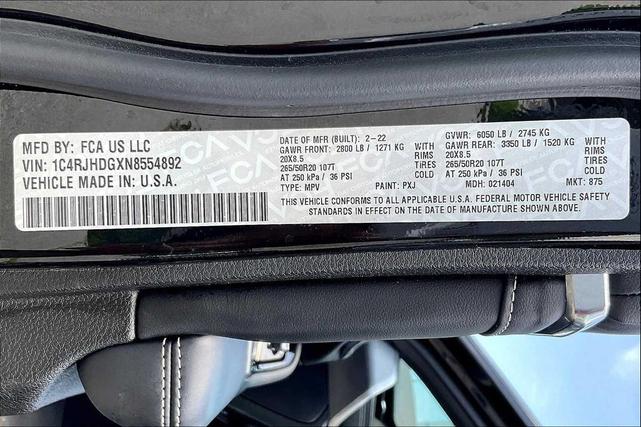 Photo of 2022 Diamond Black Crystal Pearlcoat Jeep Grand Cherokee