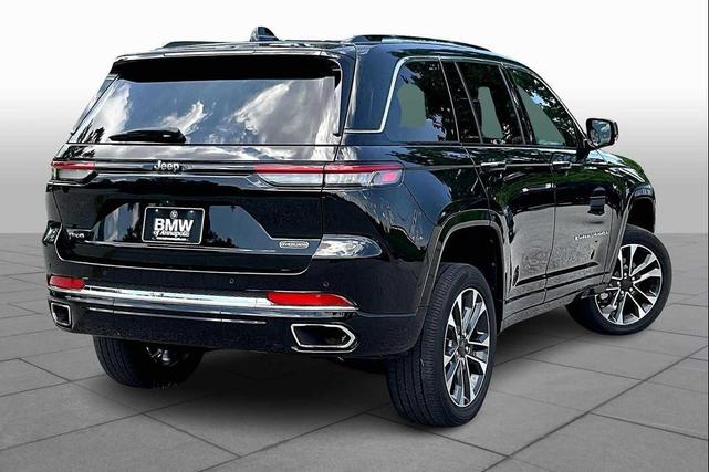 Photo of 2022 Diamond Black Crystal Pearlcoat Jeep Grand Cherokee