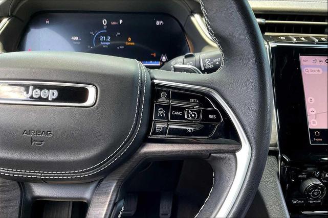 Photo of 2022 Diamond Black Crystal Pearlcoat Jeep Grand Cherokee