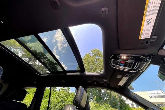 Photo of 2022 Diamond Black Crystal Pearlcoat Jeep Grand Cherokee
