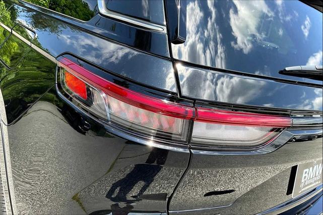 Photo of 2022 Diamond Black Crystal Pearlcoat Jeep Grand Cherokee