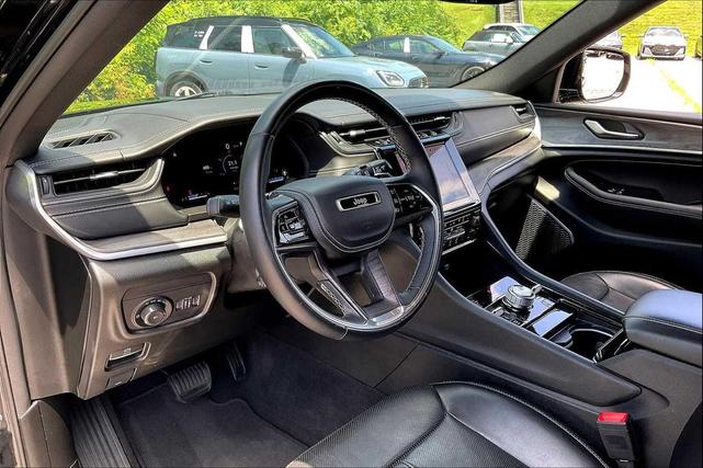 Photo of 2022 Diamond Black Crystal Pearlcoat Jeep Grand Cherokee