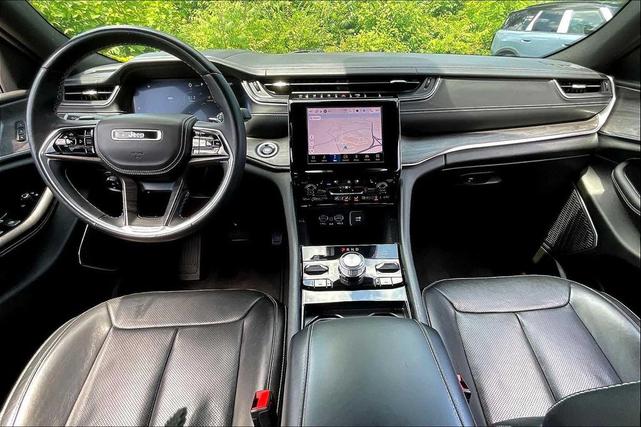 Photo of 2022 Diamond Black Crystal Pearlcoat Jeep Grand Cherokee