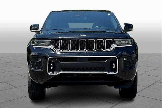 Photo of 2022 Diamond Black Crystal Pearlcoat Jeep Grand Cherokee