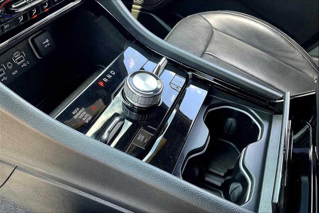 Photo of 2022 Diamond Black Crystal Pearlcoat Jeep Grand Cherokee
