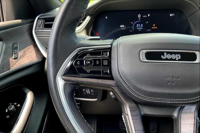 Photo of 2022 Diamond Black Crystal Pearlcoat Jeep Grand Cherokee