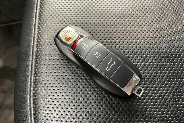 Photo of 2023 Silver Porsche Macan