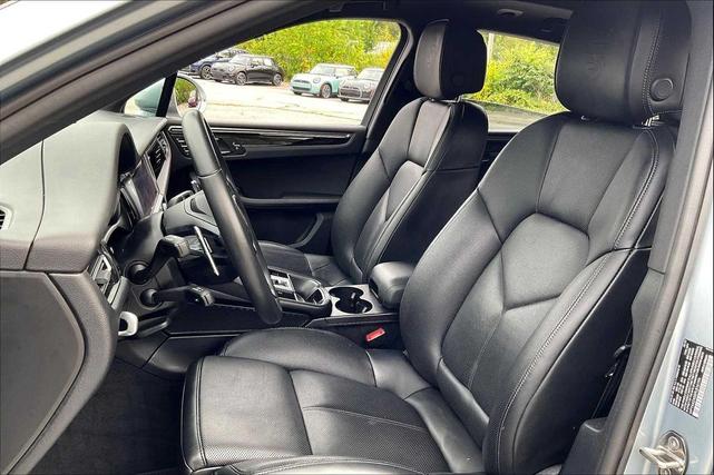 Photo of 2023 Silver Porsche Macan