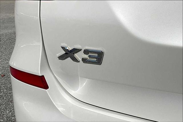 Photo of 2021 Mineral White Metallic BMW X3