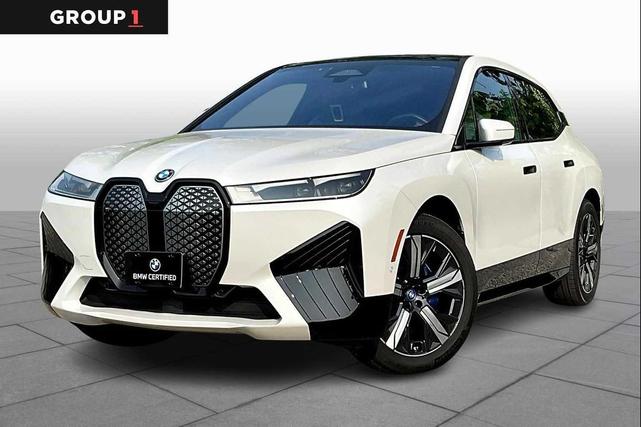 Photo of 2023 Mineral White Metallic BMW iX