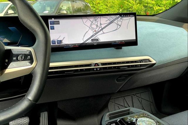 Photo of 2023 Mineral White Metallic BMW iX