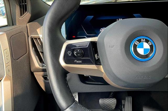 Photo of 2023 Mineral White Metallic BMW iX