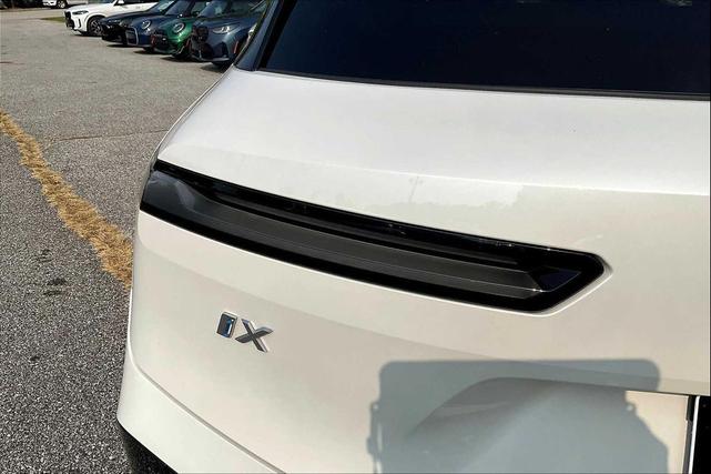 Photo of 2023 Mineral White Metallic BMW iX
