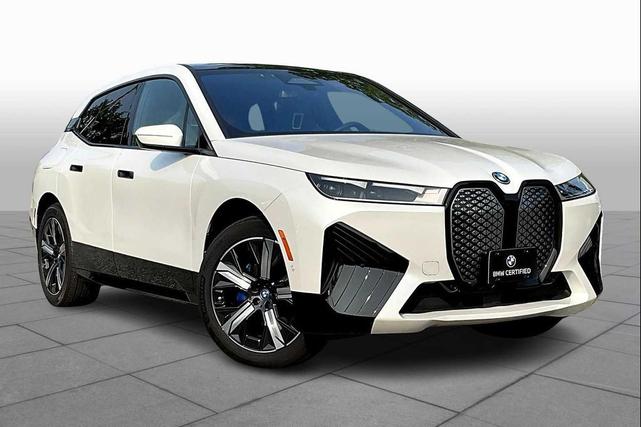 Photo of 2023 Mineral White Metallic BMW iX