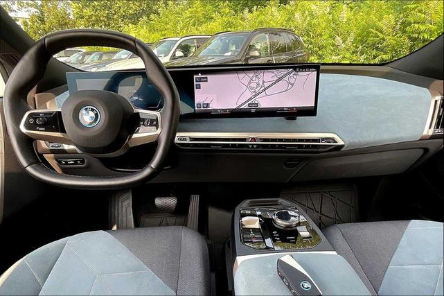 Photo of 2023 Mineral White Metallic BMW iX