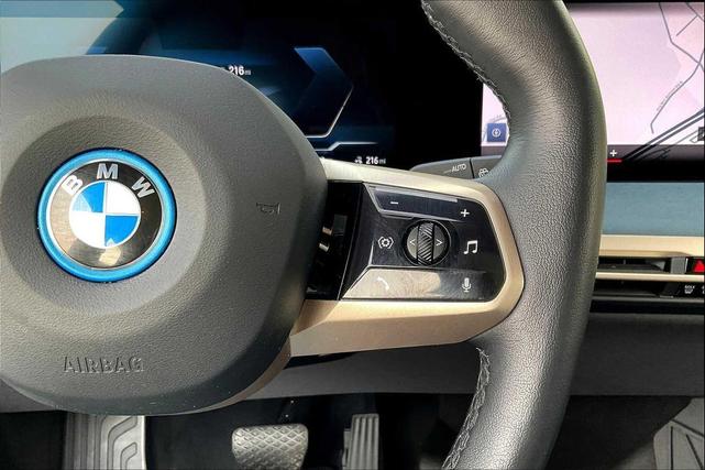 Photo of 2023 Mineral White Metallic BMW iX