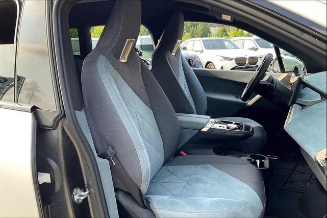 Photo of 2023 Mineral White Metallic BMW iX