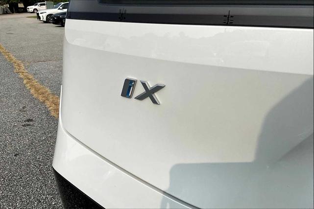Photo of 2023 Mineral White Metallic BMW iX