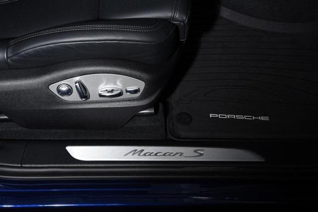 Photo of 2024 Gentian Blue Metallic Porsche Macan