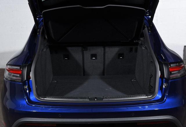 Photo of 2024 Gentian Blue Metallic Porsche Macan