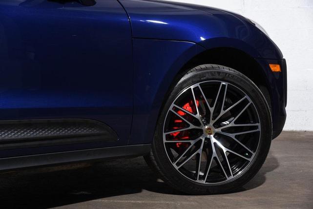 Photo of 2024 Gentian Blue Metallic Porsche Macan
