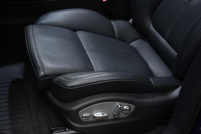 Photo of 2024 Gentian Blue Metallic Porsche Macan