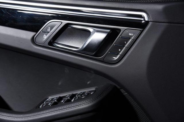 Photo of 2024 Gentian Blue Metallic Porsche Macan