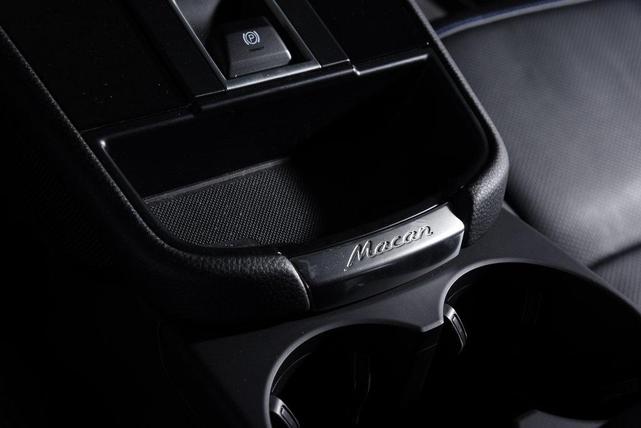 Photo of 2024 Gentian Blue Metallic Porsche Macan