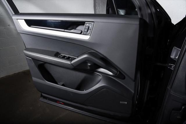 Photo of 2024 Black Porsche Cayenne