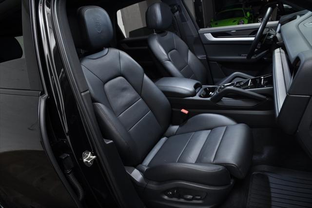 Photo of 2024 Black Porsche Cayenne