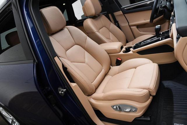 Photo of 2024 Gentian Blue Metallic Porsche Macan