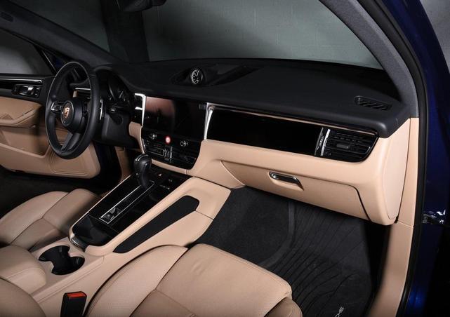 Photo of 2024 Gentian Blue Metallic Porsche Macan