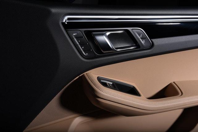 Photo of 2024 Gentian Blue Metallic Porsche Macan