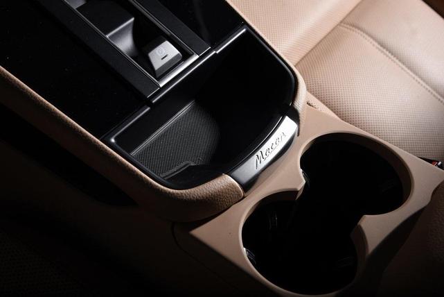 Photo of 2024 Gentian Blue Metallic Porsche Macan