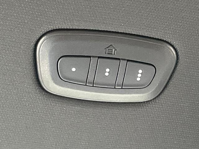 Photo of 2026 Granite Crystal Clearcoat Metallic RAM 1500