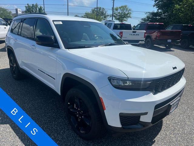 Photo of 2025 Bright White Clearcoat Jeep Grand Cherokee L