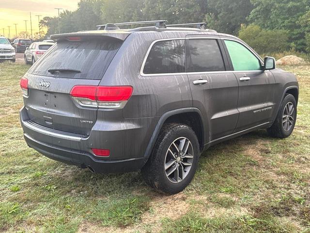 Photo of 2017 Granite Crystal Clearcoat Metallic Jeep Grand Cherokee