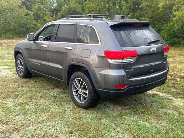 Photo of 2017 Granite Crystal Clearcoat Metallic Jeep Grand Cherokee