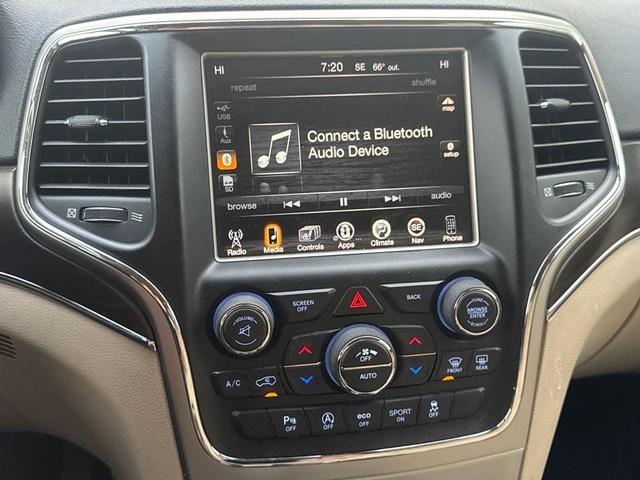 Photo of 2017 Granite Crystal Clearcoat Metallic Jeep Grand Cherokee