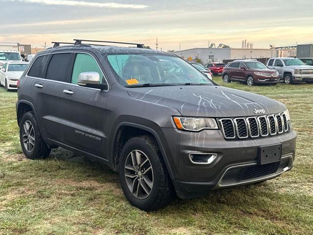Photo of 2017 Granite Crystal Clearcoat Metallic Jeep Grand Cherokee