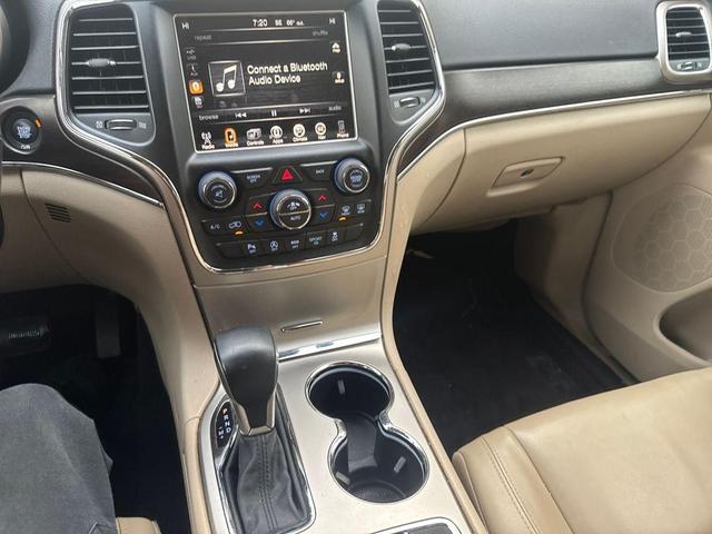 Photo of 2017 Granite Crystal Clearcoat Metallic Jeep Grand Cherokee