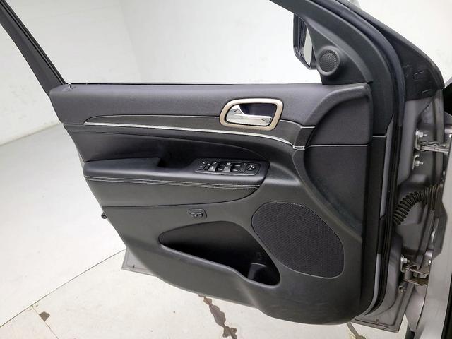 Photo of 2015 Silver Jeep Grand Cherokee