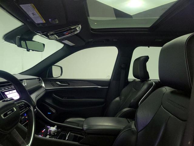 Photo of 2022 Black Jeep Grand Cherokee
