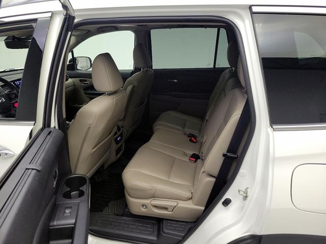Photo of 2019 White Honda Pilot