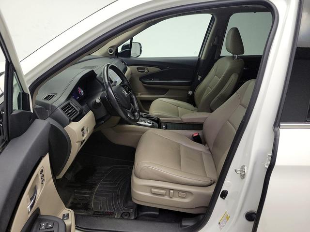 Photo of 2019 White Honda Pilot
